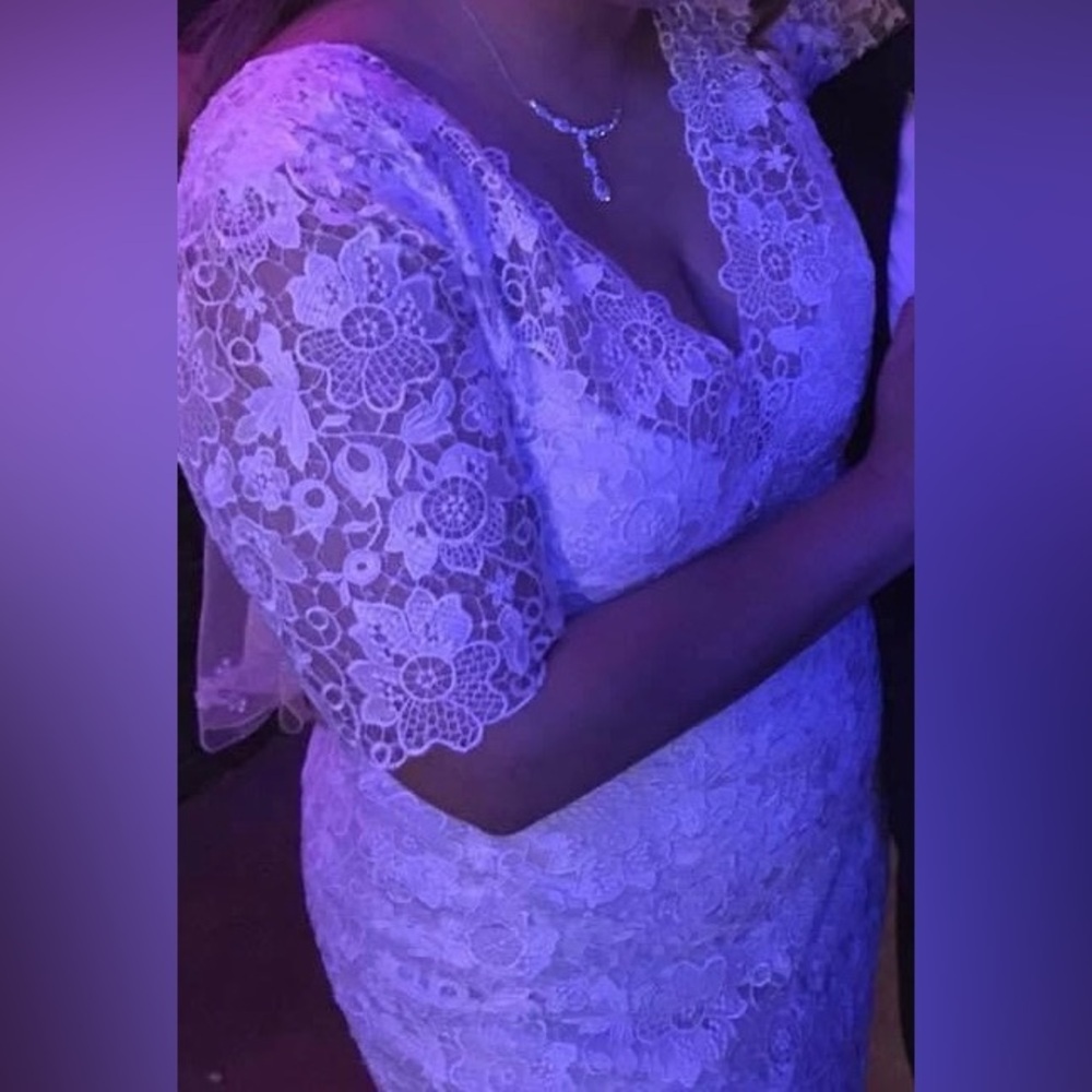 Mon Amie Boutique | Floral Lace Sheath Wedding Gown | Short Sleeves | 14/16